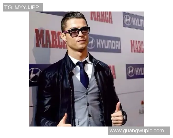 C罗分享回归葡萄牙国家队的帅气照片墨镜加持魅力十足