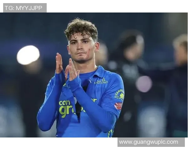 20岁3个月16天F埃斯波西托创意大利国脚进球新纪录