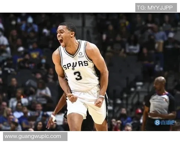 凯尔登全场完美表现5投全中14分3篮板1助攻3抢断正负值高达20分领衔全场