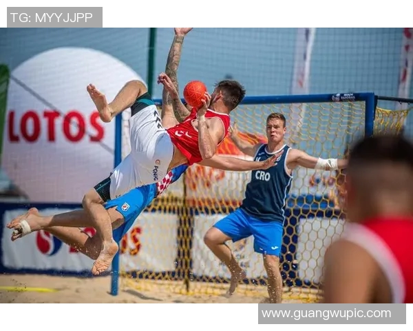 布克赞马卢阿奇表现出色积极拼搏与身体对抗令人印象深刻