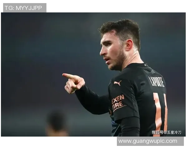 皮尔斯夜店偷瞄性感美女的紧张瞬间只需半秒钟的转头反应