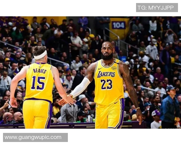 里夫斯开季连续五场得分25创队史第六人新纪录自科比以来首位