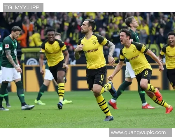 多特蒙德火力全开欧冠赛季连续三场狂轰四球展现强劲攻击力 多特蒙德火力全开欧冠赛季连续三场狂轰四球展现强劲攻击力