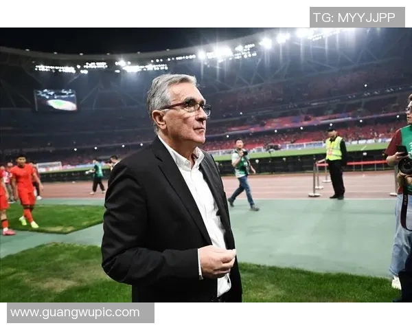 伊万谈国足战术革新：单后腰布局引领现代足球新趋势