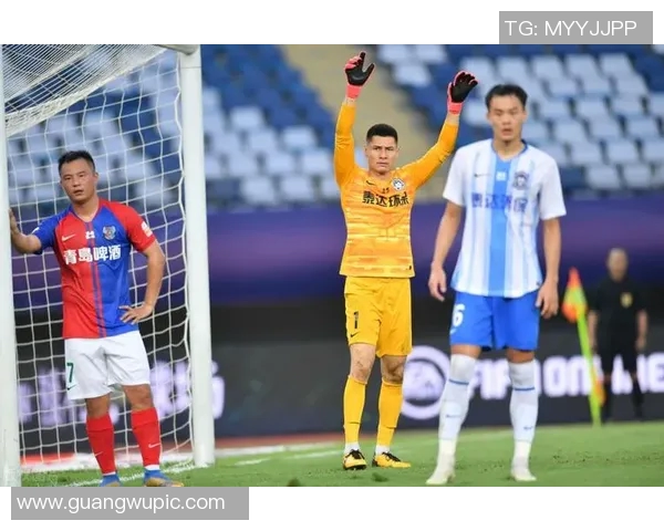 陈蒲边路停球失误摔倒引发球迷不满表现低迷遭热议