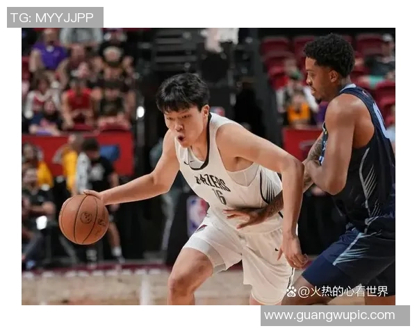 浓眉小试牛刀上半场表现抢眼贡献7分7篮板2盖帽展现强大实力