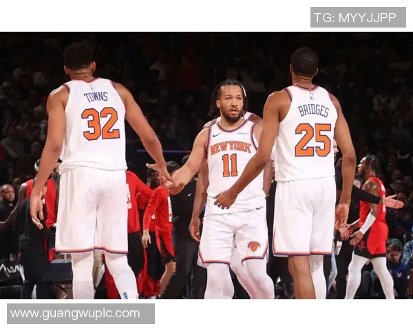 尼克斯第三节发力40-28逆转布伦森独得12分助力球队反超 尼克斯第三节发力40-28逆转布伦森独得12分助力球队反超