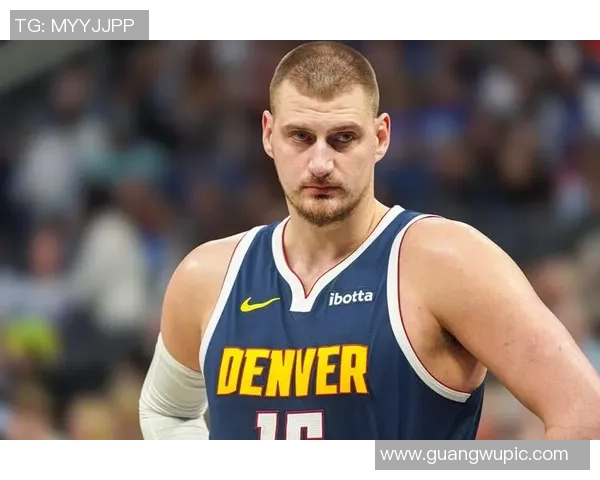 约基奇半场表现如同游戏般轻松7投5中贡献10分4篮板6助攻 约基奇半场表现如同游戏般轻松7投5中贡献10分4篮板6助攻