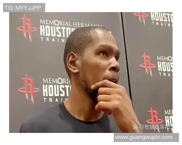 乌度卡强调杜兰特在年轻球队中应更积极发声以引领队友成长 乌度卡强调杜兰特在年轻球队中应更积极发声以引领队友成长