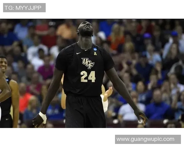 张佳玮本季卡斯尔命中率领跑全队对位球员表现大幅落后仅为36