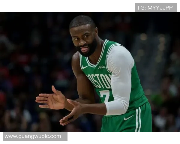 末节狂砍14分杰伦布朗全场25投11中斩获31分9篮板2助攻2封盖表现出色