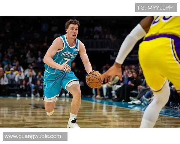 克尼佩尔展现全面实力半场9投5中斩获13分5篮板3抢断