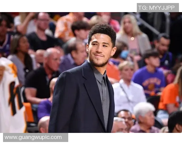 奥特称赞布克的坚韧精神是球队核心力量与领袖风范的完美体现