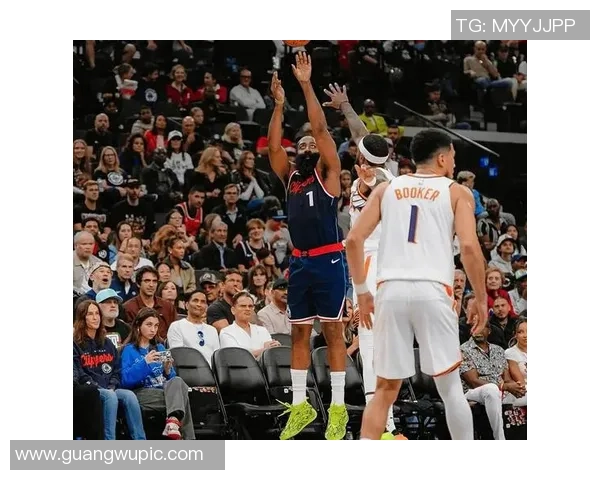 快船邓恩称赞保罗职业素养观察其比赛对自己成长助益良多