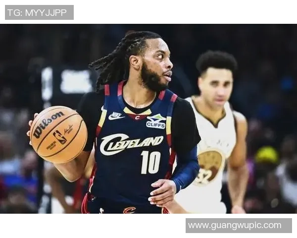 双枪状态低迷米切尔与加兰合力35投仅中14次贡献44分10助攻