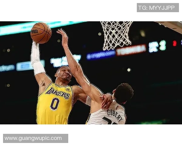 戈贝尔半场表现抢眼7投6中斩获12分7篮板1盖帽多次快攻扣篮展现实力