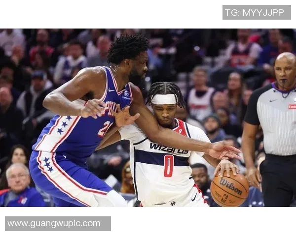 76人半场领先22分马克西独得18分勇士首节仅得10分表现惨淡 76人半场领先22分马克西独得18分勇士首节仅得10分表现惨淡