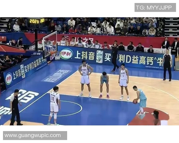 三球半场表现不佳仅得6分三分球全失篮筐加盖引发热议